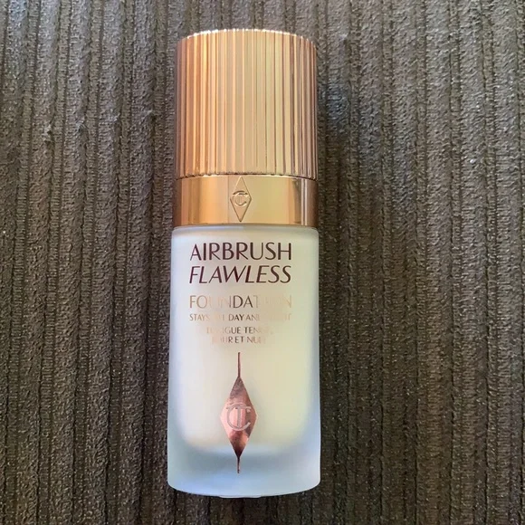 Charlotte Tilbury Airbrush Flawless Foundation shade 3 Warm - Picture 2 of 4